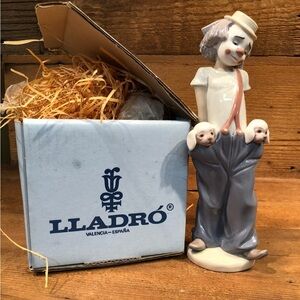 LlADRO "Little Pals" #7600 Clown w/ Puppies in Pockets